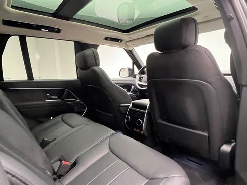 Used 2024 Land Rover Range Rover SE AWD/4WD image 8