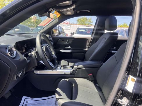 Used 2024 Mercedes-Benz GLB 250 4MATIC image 17