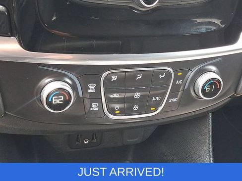 Used 2021 Chevrolet Traverse LS AWD/4WD image 17