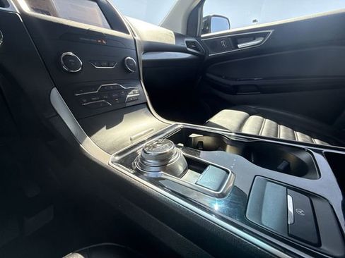 Used 2020 Ford Edge SEL image 19