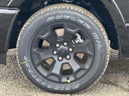 New 2026 RAM 1500 4x4 Crew Cab image 24