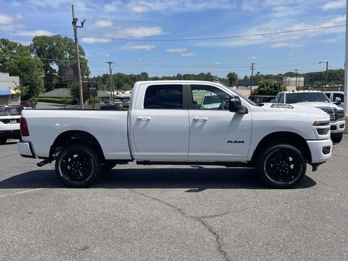 New 2026 RAM 2500 Laramie AWD/4WD image 8