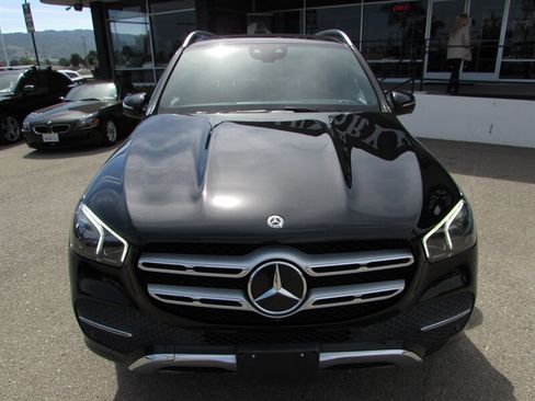 Used 2020 Mercedes-Benz GLE 450 4MATIC w/ MBUX Technology Package image 2