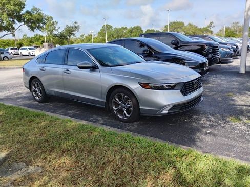 Used 2023 Honda Accord EX image 2