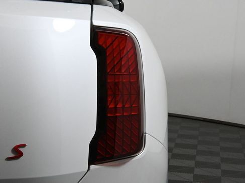 Used 2025 MINI Cooper Countryman S w/ Comfort Package Max image 13