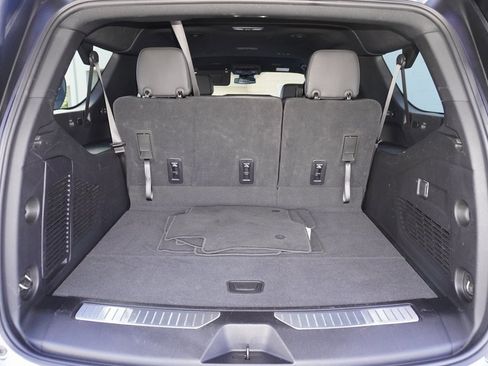 Used 2025 Chevrolet Suburban RST image 8