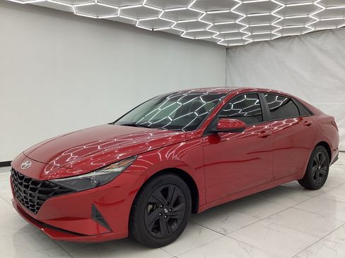 Used 2022 Hyundai Elantra SEL FWD image 6