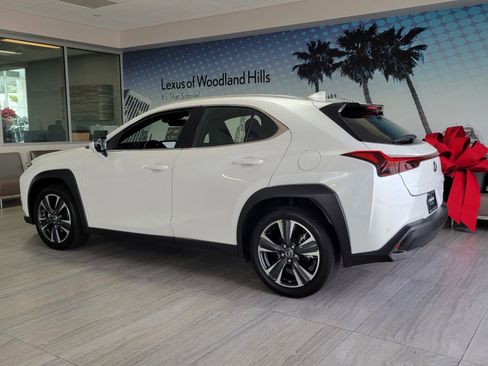 Certified 2024 Lexus UX 250h FWD image 4