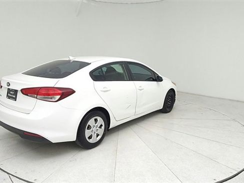 Used 2017 Kia Forte LX image 5