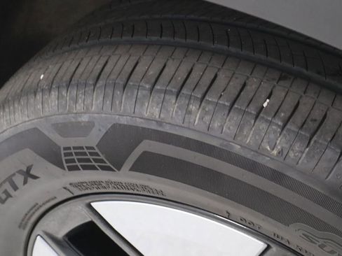 Used 2025 Hyundai Santa Fe SEL FWD image 18