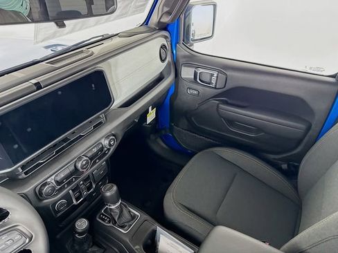 New 2025 Jeep Gladiator Sport image 24