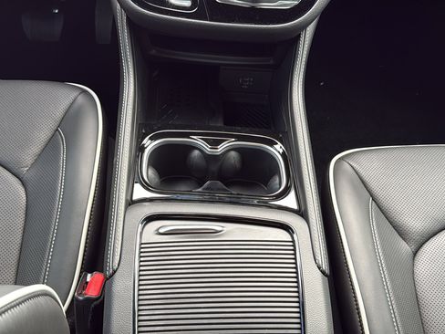 New 2026 Chrysler Pacifica Select FWD image 19