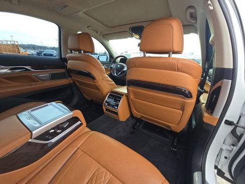 Used 2020 BMW 750i xDrive w/ Luxury Rear Seating Package image 14