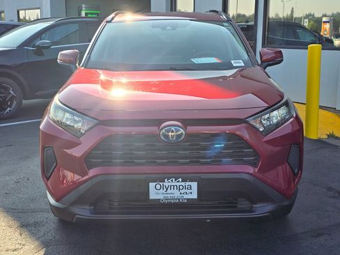 Used 2019 Toyota RAV4 LE AWD/4WD image 2