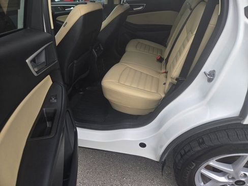 Used 2024 Ford Edge SEL w/ Convenience Package image 8