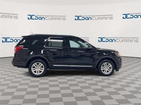 Used 2018 Ford Explorer XLT w/ Equipment Group 202A image 9