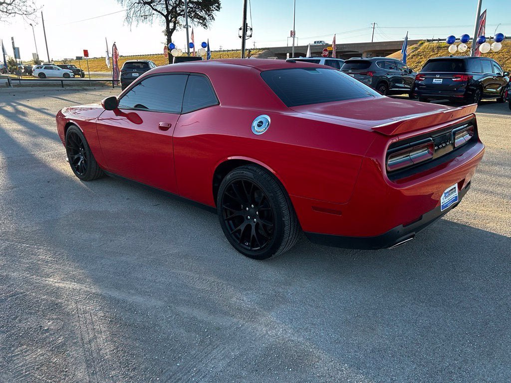 Used 2022 Dodge Challenger GT RWD image 3