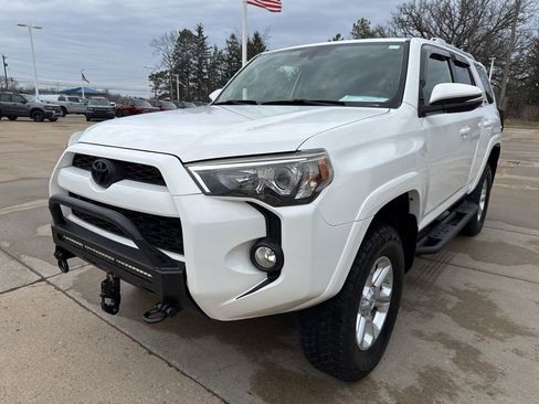 Used 2016 Toyota 4Runner SR5 Premium image 2