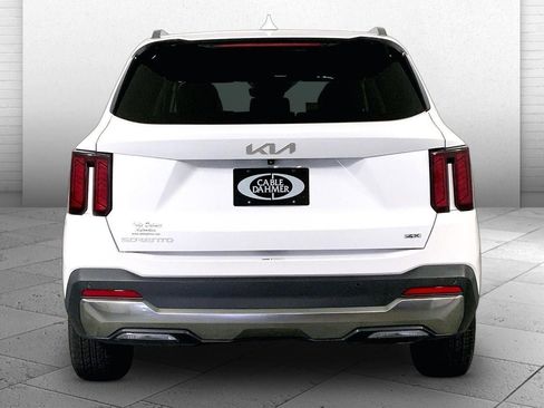 Certified 2024 Kia Sorento S image 3