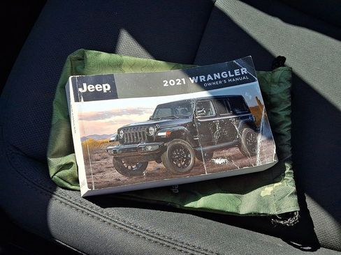 Used 2021 Jeep Wrangler Unlimited Sport image 24
