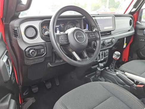Used 2025 Jeep Wrangler Sport AWD/4WD image 11