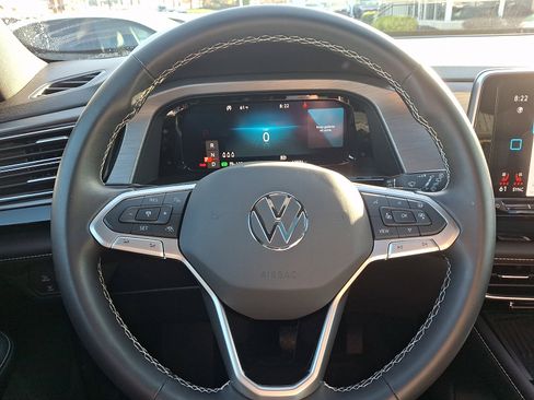 Certified 2025 Volkswagen Atlas Cross Sport SE w/ Panoramic Sunroof Package image 18