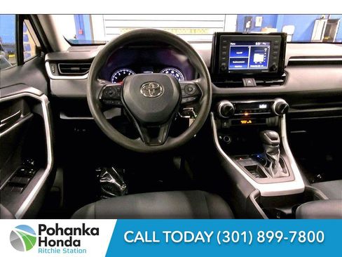 Used 2021 Toyota RAV4 LE image 4