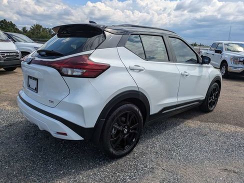 Used 2021 Nissan Kicks SR w/ SR Premium Package FWD image 4