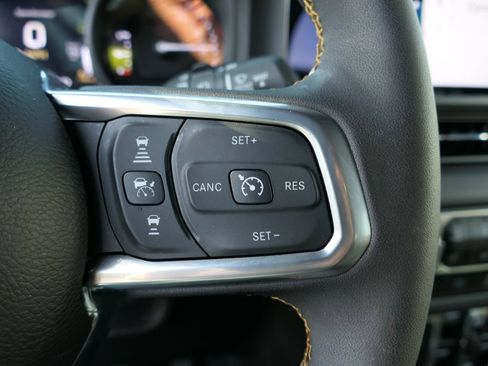 Used 2025 Jeep Wrangler Unlimited Sahara image 17