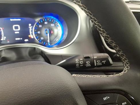 Used 2022 Chrysler Pacifica Touring-L w/ S Appearance Package image 18