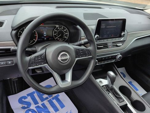 Used 2025 Nissan Altima 2.5 SV image 12