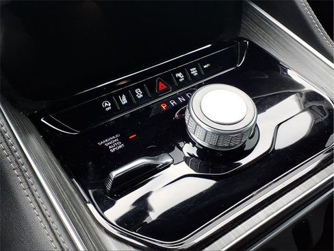 Used 2024 Jeep Wagoneer L Series II w/ Flexible Seating Group image 11