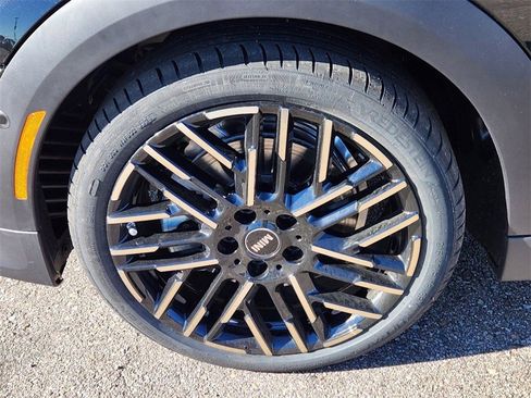 Used 2025 MINI Cooper 2-Door Hardtop image 13