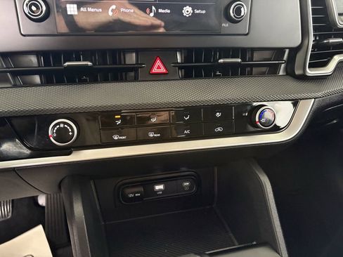 Certified 2025 Kia Sportage LX image 24