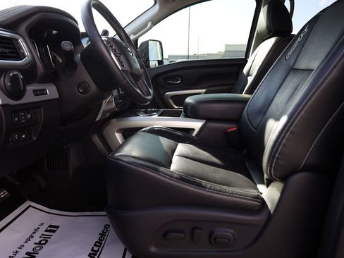 Used 2018 Nissan Titan PRO-4X w/ Pro-4x Convenience Package AWD/4WD image 11