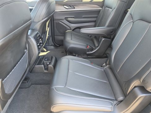 Used 2023 Jeep Grand Cherokee L Limited w/ Luxury Tech Group II image 10