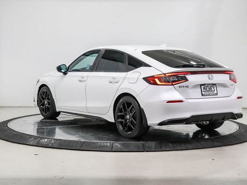 Used 2023 Honda Civic Sport image 2