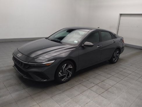Used 2025 Hyundai Elantra Sport FWD image 2