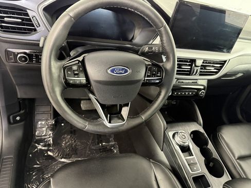 Used 2023 Ford Escape Platinum image 16