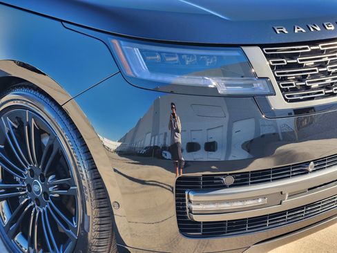 New 2025 Land Rover Range Rover Long Wheelbase SE image 8