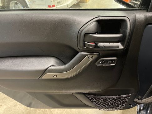 Used 2016 Jeep Wrangler Sport w/ Quick Order Package 24S AWD/4WD image 12
