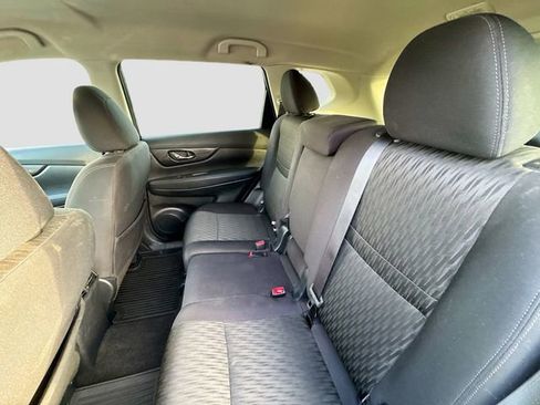 Used 2020 Nissan Rogue SV image 25