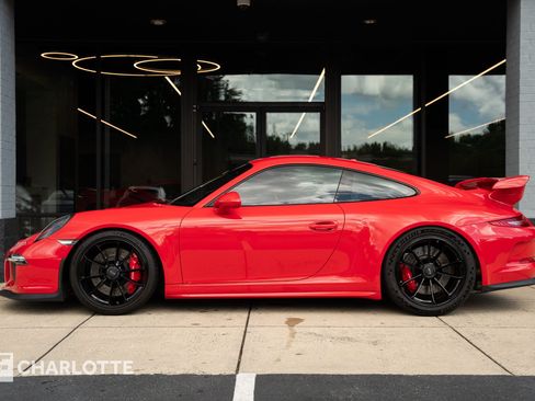Used 2015 Porsche 911 GT3 RWD image 7