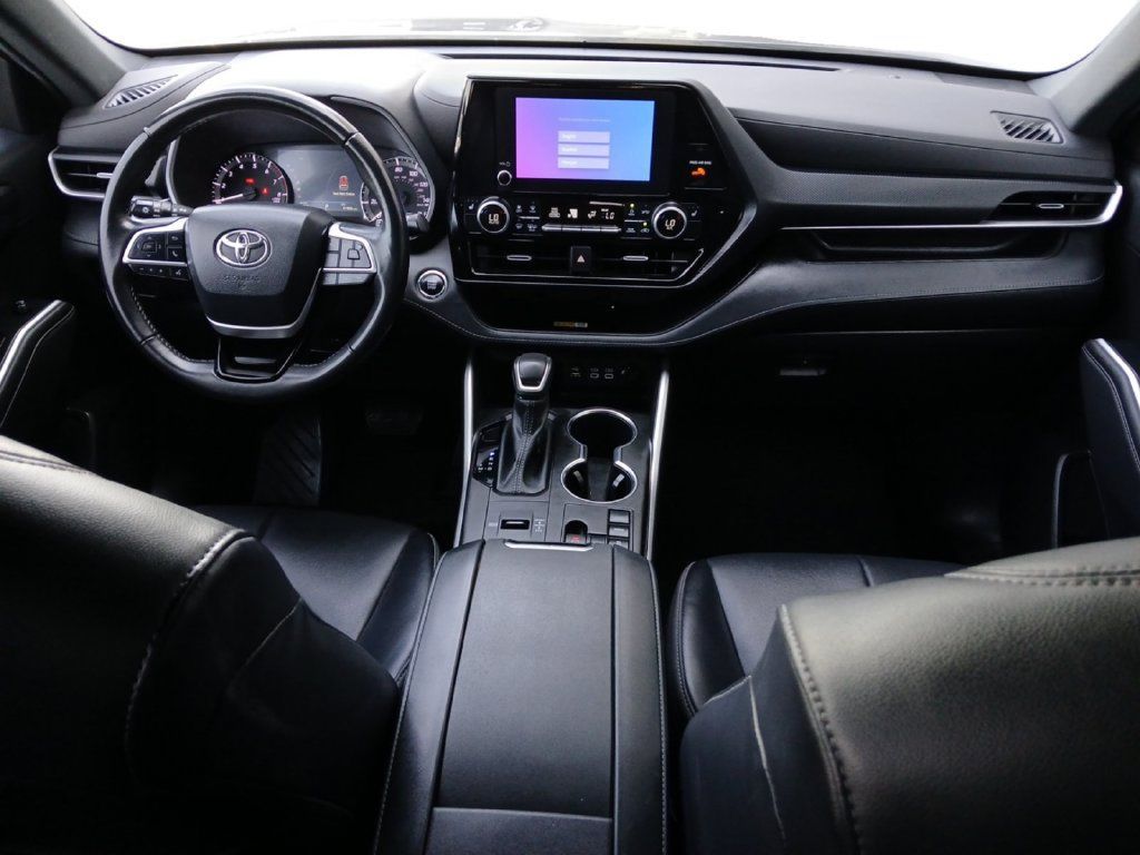 Used 2023 Toyota Highlander XSE FWD image 20
