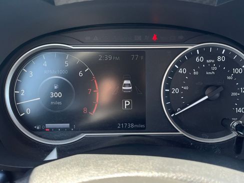 Used 2025 Nissan Versa SV FWD image 40