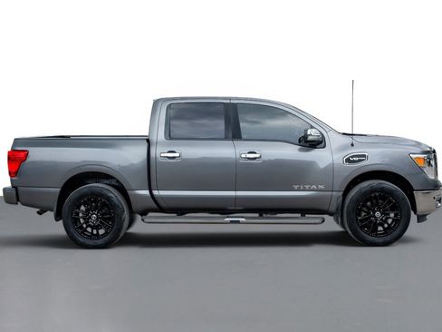 Used 2017 Nissan Titan SL AWD/4WD image 5