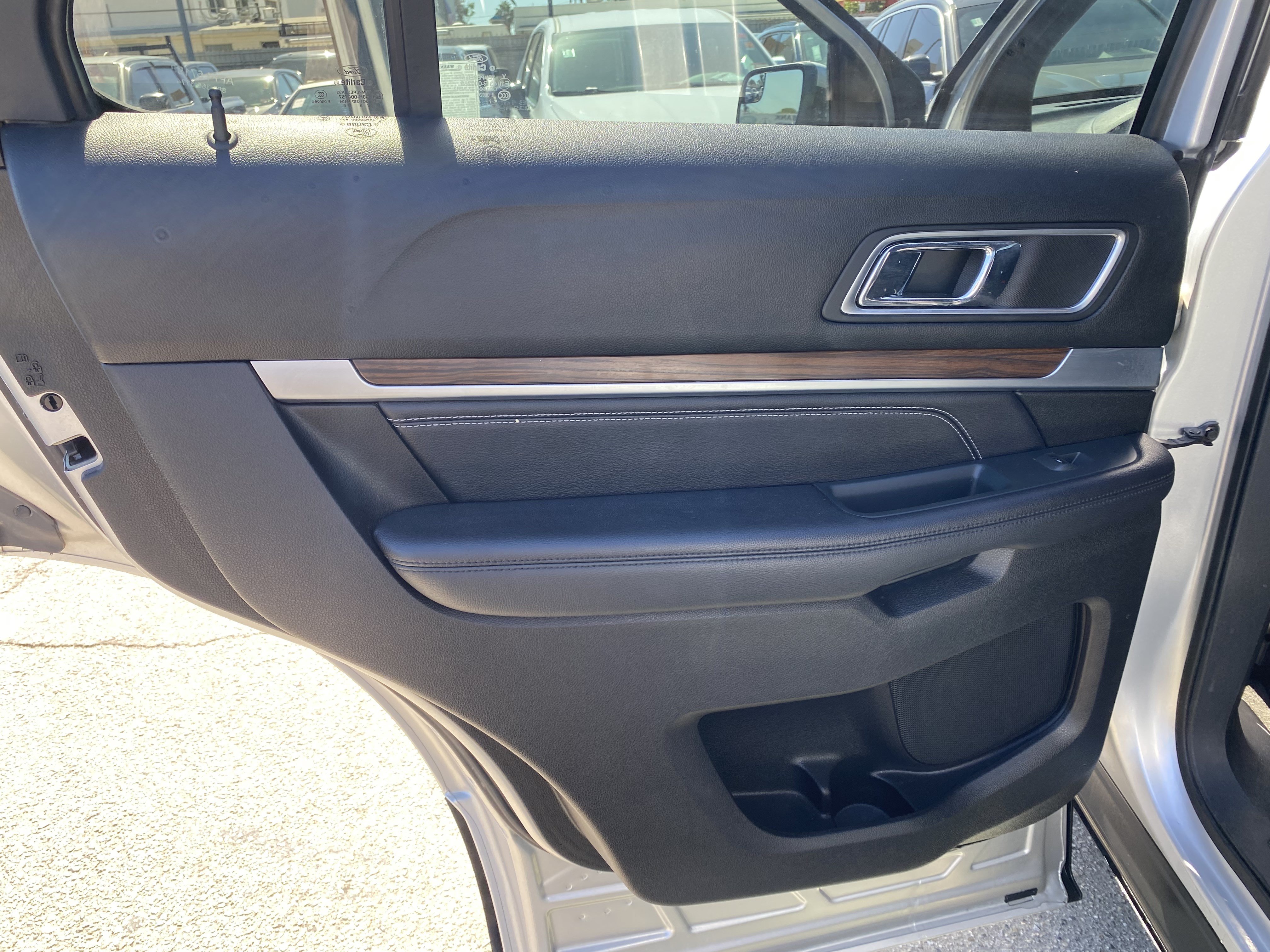 Used 2018 Ford Explorer Limited FWD image 16