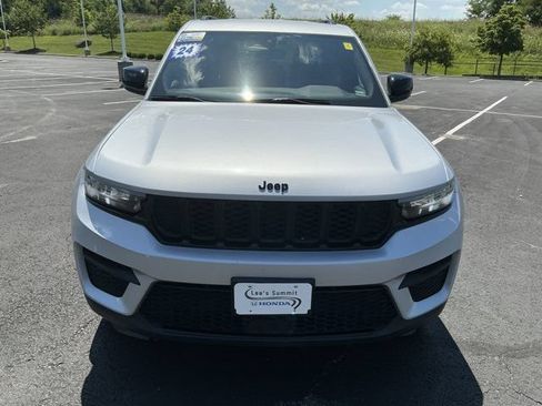 Used 2024 Jeep Grand Cherokee Altitude AWD/4WD image 11