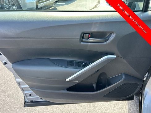 Used 2024 Toyota Corolla Cross AWD Hybrid w/ Moonroof Package image 4