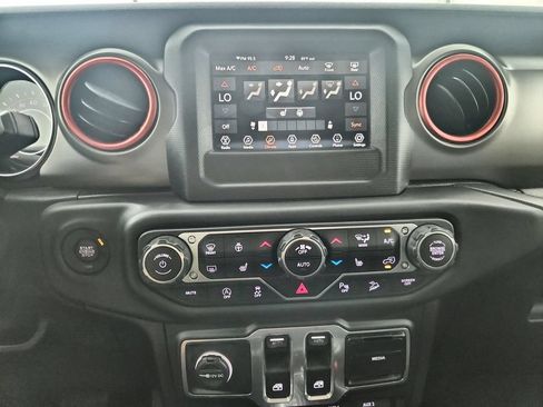 Certified 2018 Jeep Wrangler Sport AWD/4WD image 30